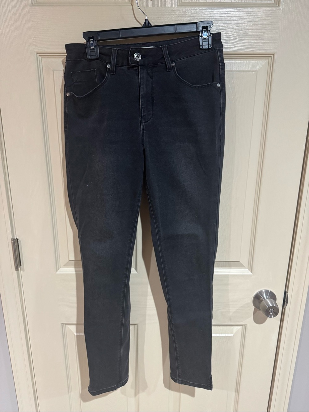 Slim High-Rise Black Skinny Jeans for Women